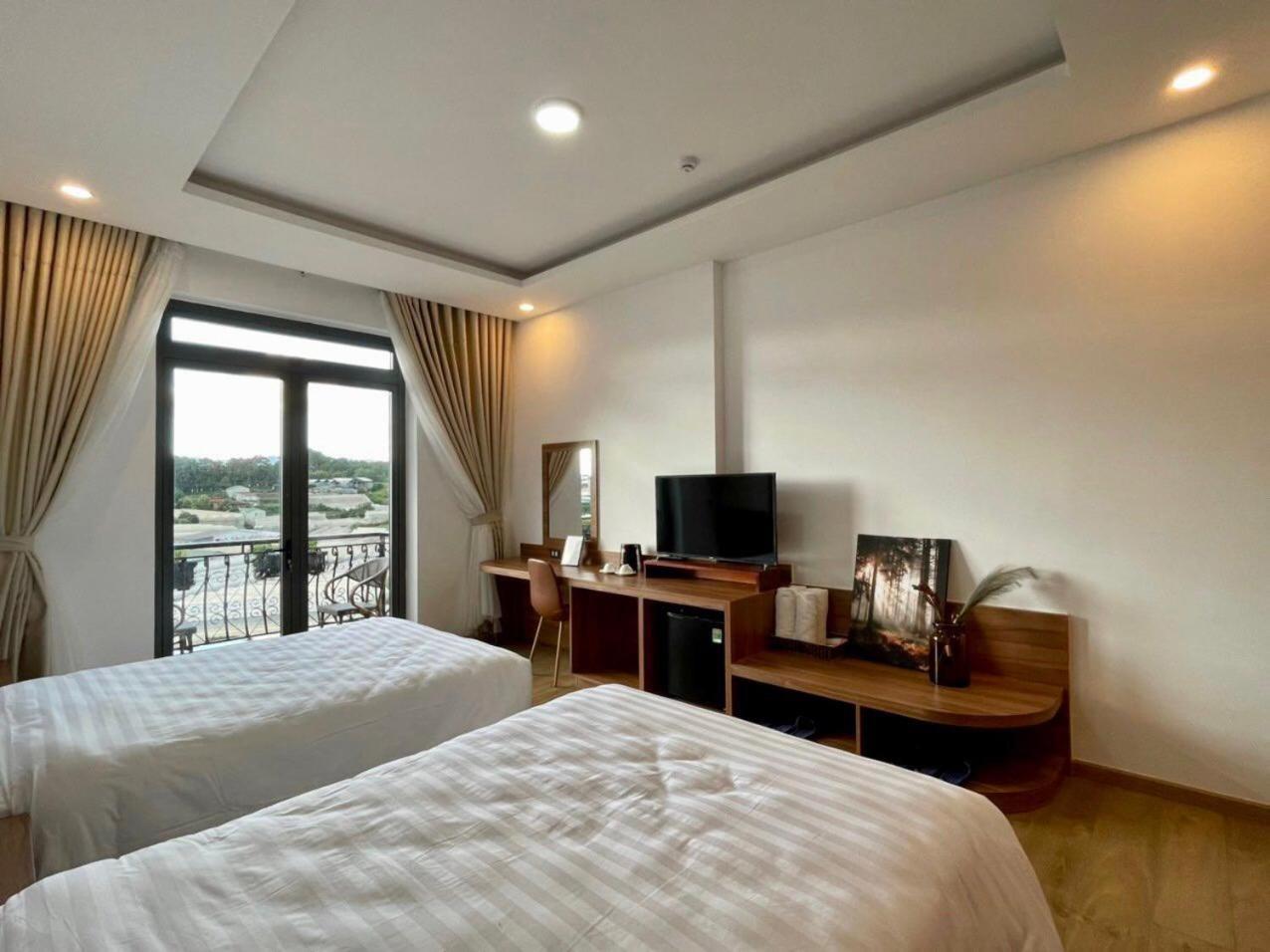 The Elegant Dalat Hotel Exterior photo